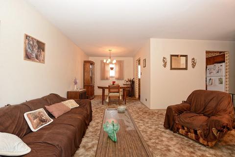 5706 Albert Dr, Oak Forest, IL 60452 photo 8