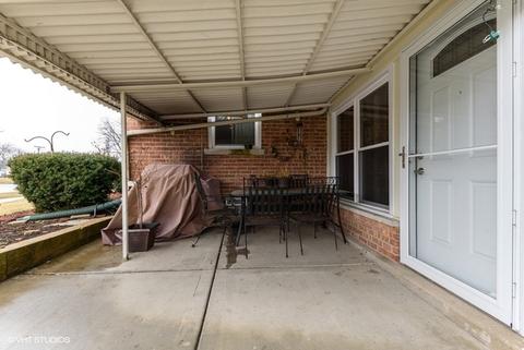 715 S Wolf Rd, Des Plaines, IL 60016 photo 22