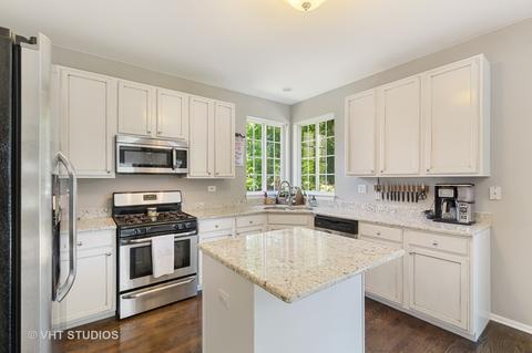 1716 Melbourne Ln, Aurora, IL 60504 photo 4