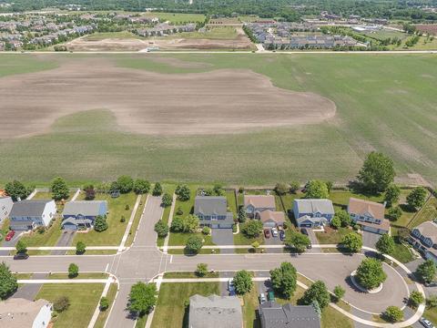 14813 Independence Ct, Plainfield, IL 60544 photo 2