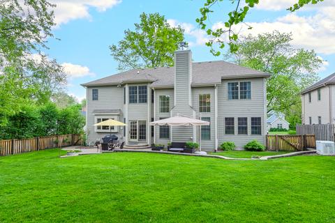 914 Crest St, Wheaton, IL 60189 photo 3