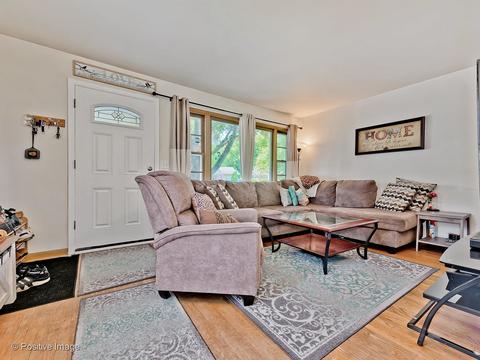 211 N Elroy Ave, Bartlett, IL 60103 photo 3