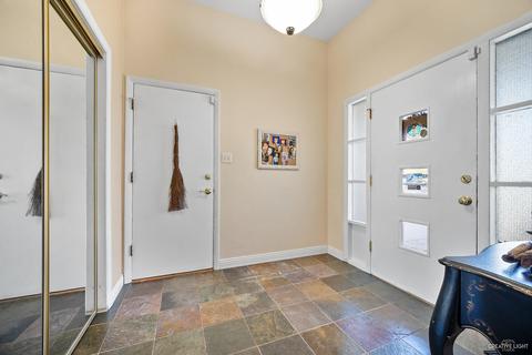 1610 Wadham Pl, Wheaton, IL 60189 photo 2