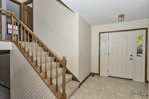 3108 W Lorient Dr, Mchenry, IL 60050 photo 2