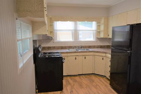 804 N Center St, Mchenry, IL 60050 photo 3