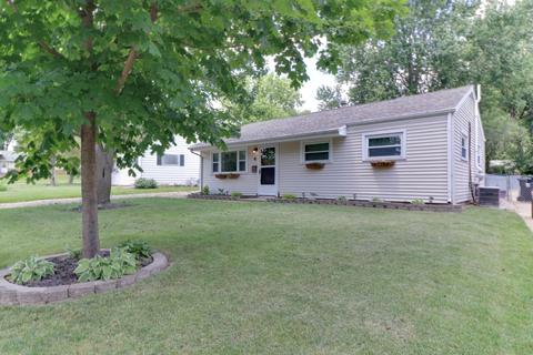 4 Norwood Dr, Normal, IL 61761 photo 2