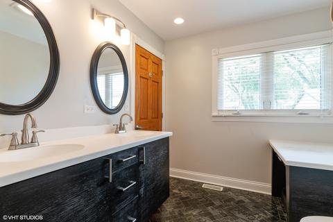 655 Flagstaff Ln, Hoffman Estates, IL 60169 photo 13