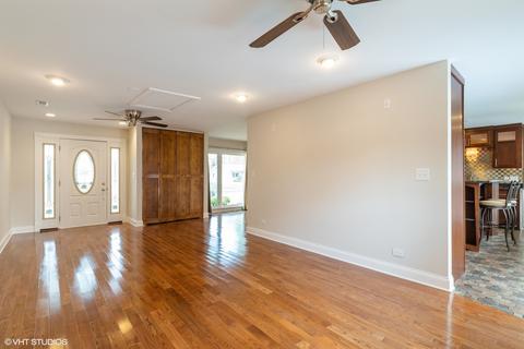 655 Flagstaff Ln, Hoffman Estates, IL 60169 photo 3
