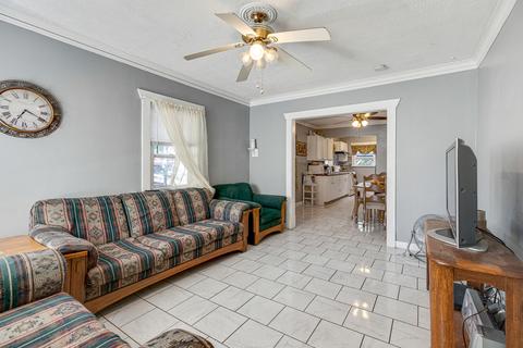 753 Raymond St, Elgin, IL 60120 photo 2