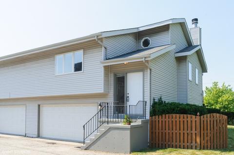 808 Maple Ln, Wheeling, IL 60090 photo 1