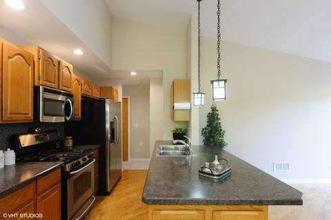 808 Maple Ln, Wheeling, IL 60090 photo 3