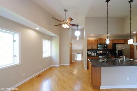 808 Maple Ln, Wheeling, IL 60090 photo 4