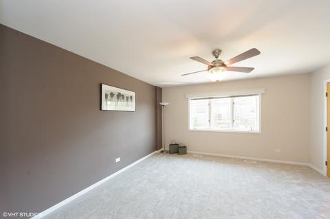808 Maple Ln, Wheeling, IL 60090 photo 8
