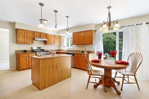 672 Paddock Ln, Batavia, IL 60510 photo 9