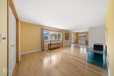 547 Lance Dr, Des Plaines, IL 60016 photo 2