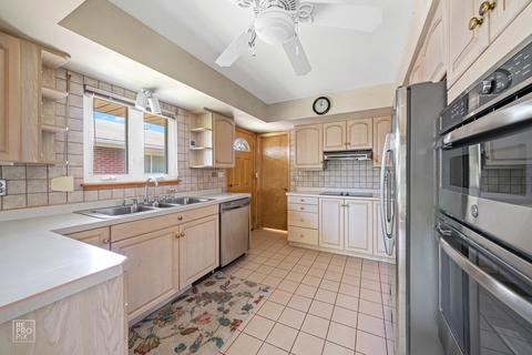 547 Lance Dr, Des Plaines, IL 60016 photo 8