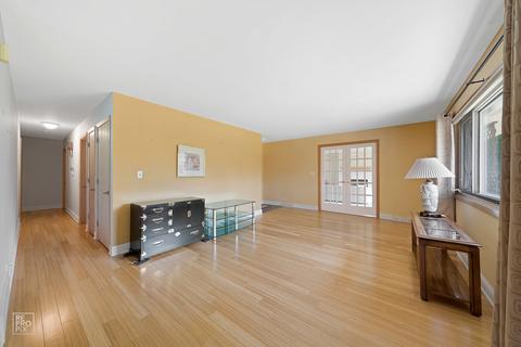 547 Lance Dr, Des Plaines, IL 60016 photo 4