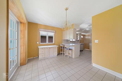 547 Lance Dr, Des Plaines, IL 60016 photo 3