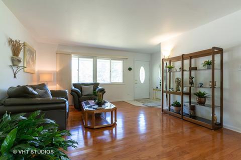 375 Frederick Ln, Hoffman Estates, IL 60169 photo 2