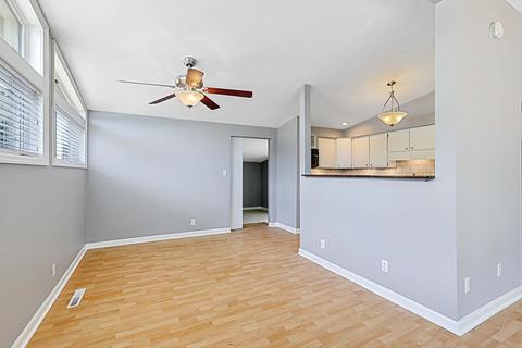 913 Vale St, Bloomington, IL 61701 photo 3