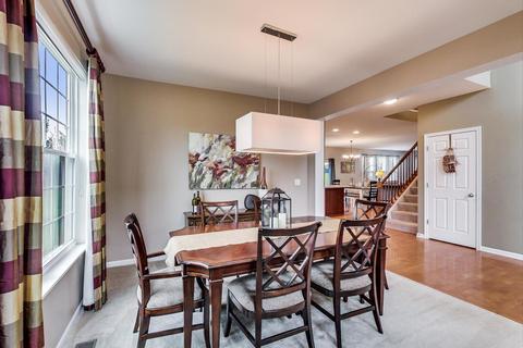 327 Monument Rd, Elgin, IL 60124 photo 7