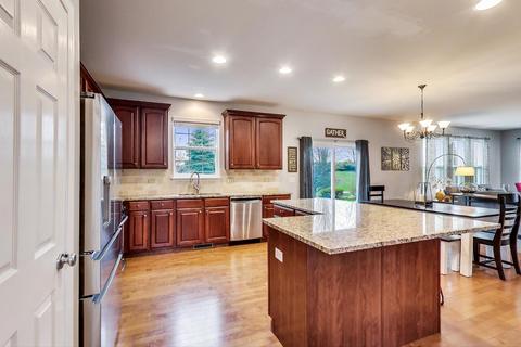 327 Monument Rd, Elgin, IL 60124 photo 8