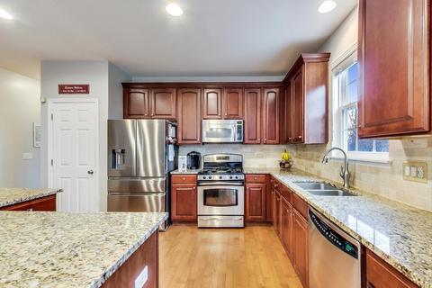 327 Monument Rd, Elgin, IL 60124 photo 9