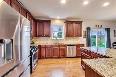 327 Monument Rd, Elgin, IL 60124 photo 10