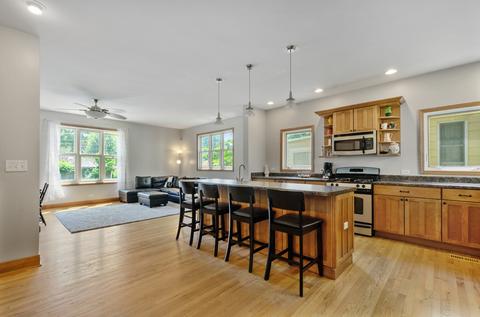 1027 Darrow Ave, Evanston, IL 60202 photo 3