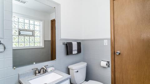 660 Ambleside Rd, Des Plaines, IL 60016 photo 14