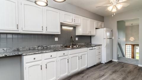 660 Ambleside Rd, Des Plaines, IL 60016 photo 10