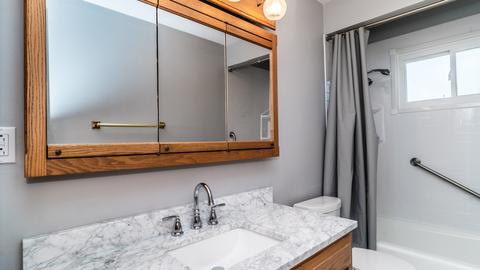 660 Ambleside Rd, Des Plaines, IL 60016 photo 18