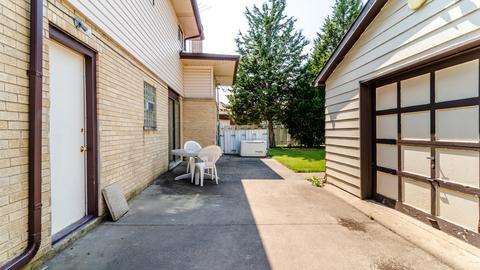 660 Ambleside Rd, Des Plaines, IL 60016 photo 27