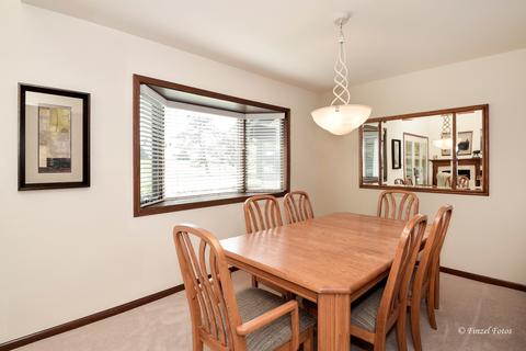 1650 Pebble Beach Dr, Hoffman Estates, IL 60169 photo 9