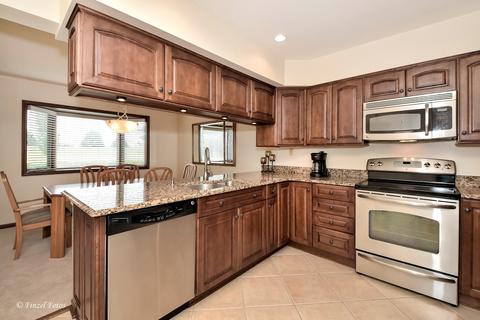 1650 Pebble Beach Dr, Hoffman Estates, IL 60169 photo 5