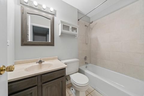 1676 Valley Forge Ct #C, Wheaton, IL 60189 photo 13