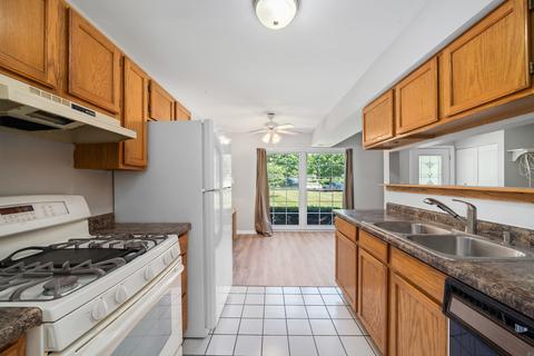 1676 Valley Forge Ct #C, Wheaton, IL 60189 photo 9