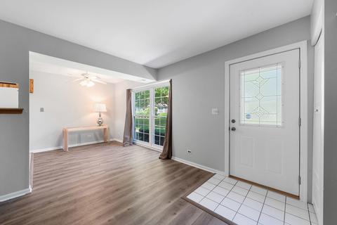 1676 Valley Forge Ct #C, Wheaton, IL 60189 photo 3