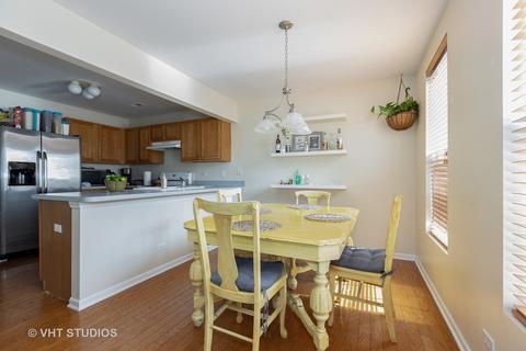 1070 Symphony Dr, Aurora, IL 60504 photo 2