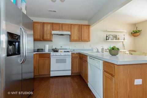 1070 Symphony Dr, Aurora, IL 60504 photo 3