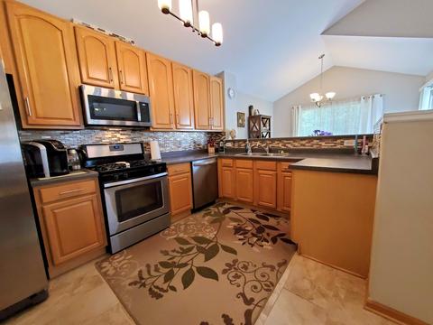 1635 Geneva Dr, Wheeling, IL 60090 photo 9