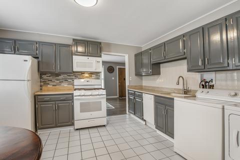 2704 Saint James St, Rolling Meadows, IL 60008 photo 2