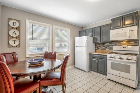2704 Saint James St, Rolling Meadows, IL 60008 photo 3