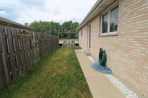 7229 S Roberts Rd, Bridgeview, IL 60455 photo 6