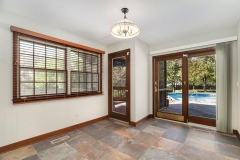 2112 N Summit St, Wheaton, IL 60187 photo 9