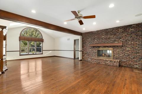 2112 N Summit St, Wheaton, IL 60187 photo 4