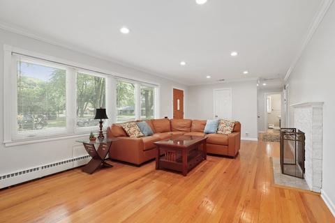 16 N Elm St, Mount Prospect, IL 60056 photo 5