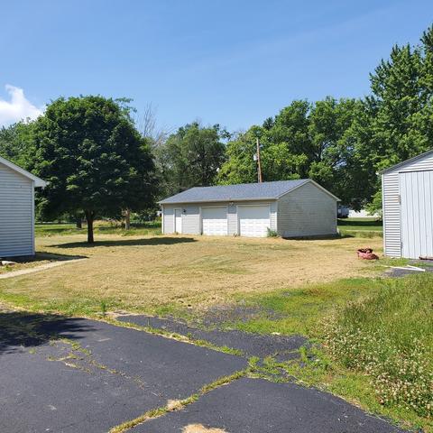 400 Paris St, Dewitt, IL 61735 photo 3