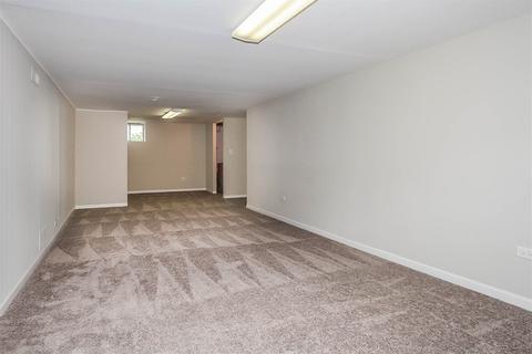 310 S Gables Blvd, Wheaton, IL 60187 photo 9