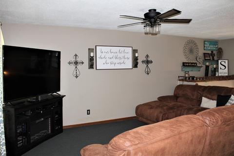 602 Valley Dr, Morrison, IL 61270 photo 4